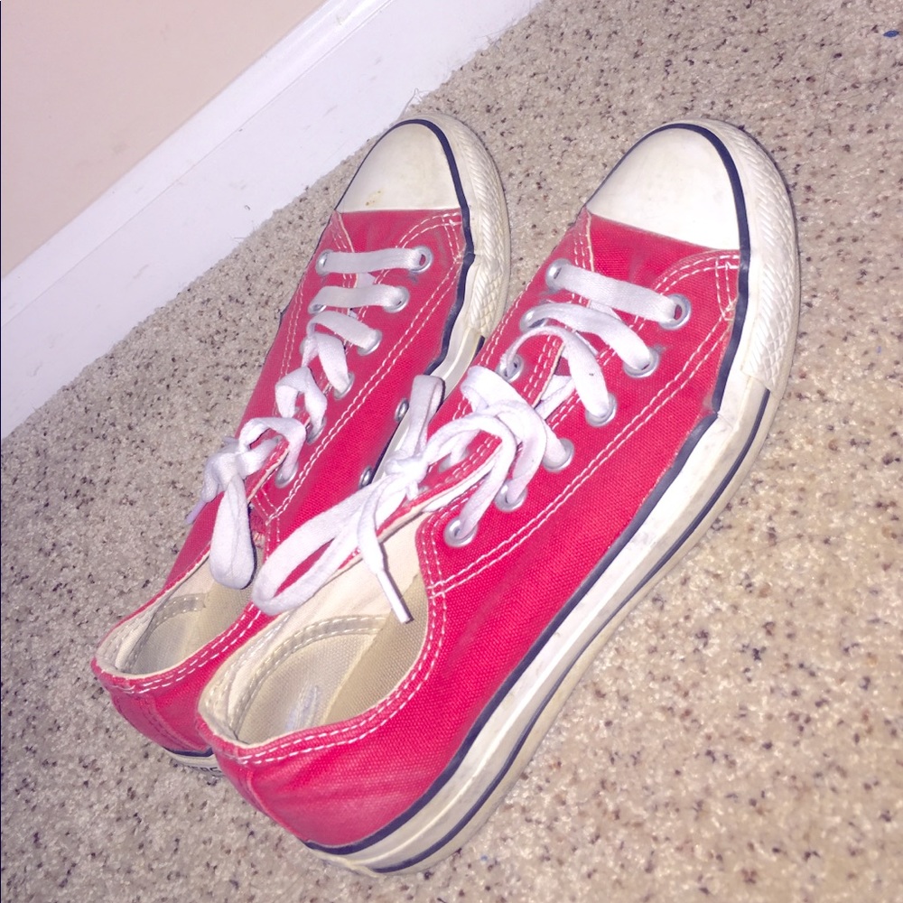 Red converse - Picture 1 of 1